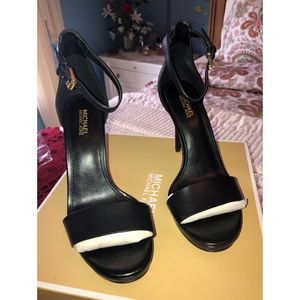 MICHAEL Michael Kors Hutton Sandal